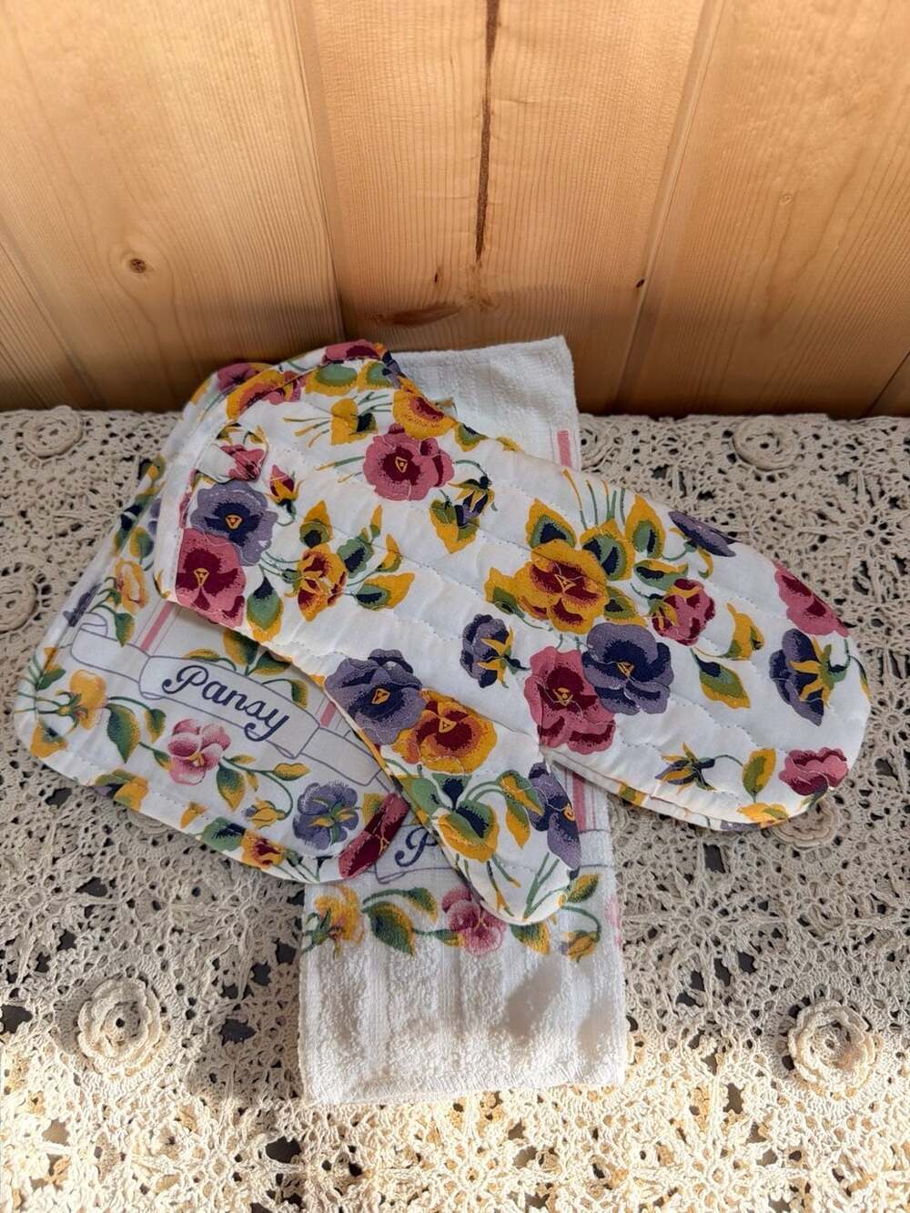 Vintage Cottage Farmhouse Floral Kitchen Oven Mitt Potholder Hand Towel Set